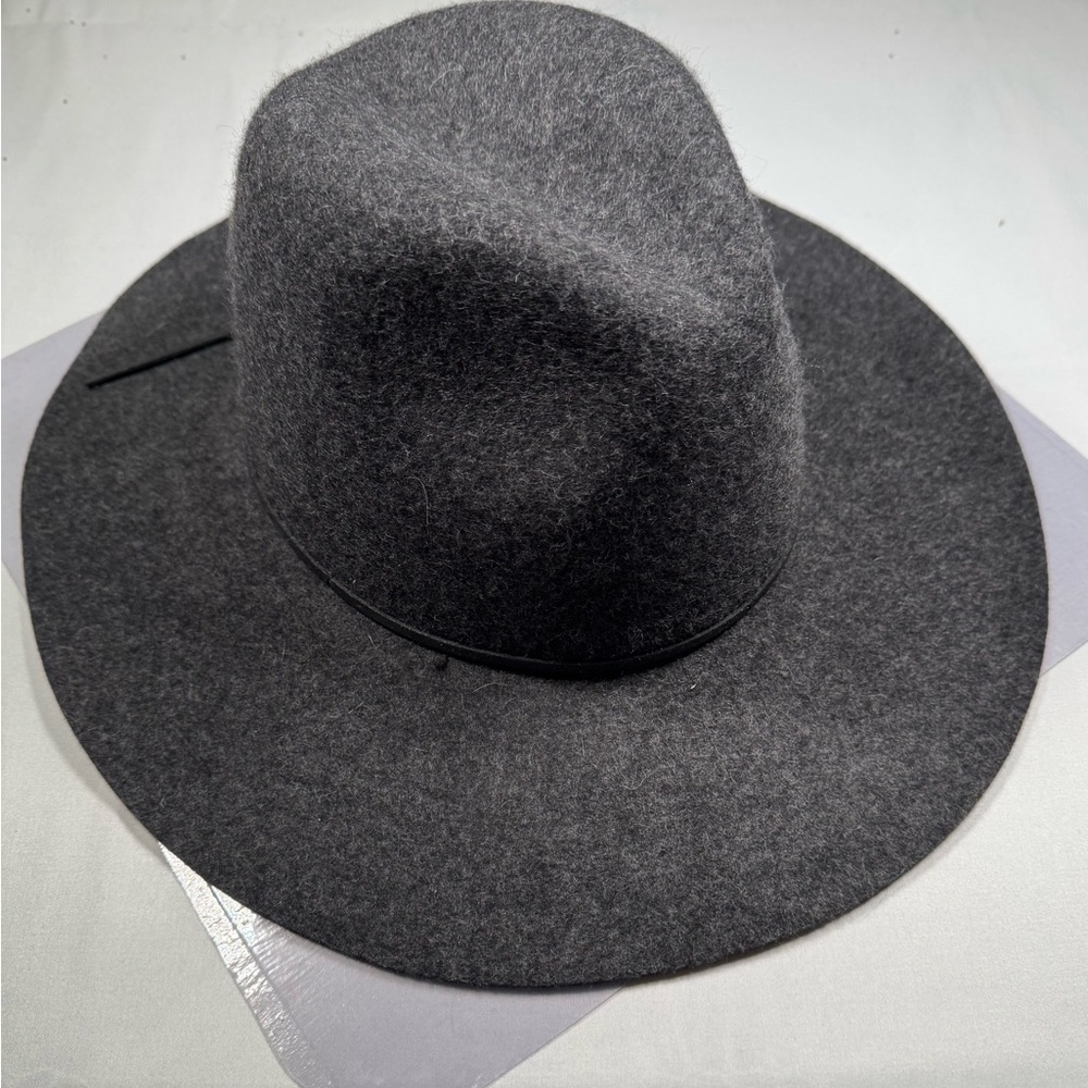 NWT Banana Republic Charcoal Women's Fedora Hat. Old money 23.5” round.